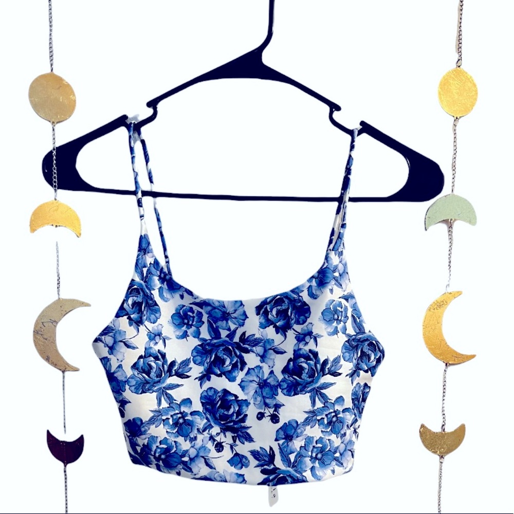 Alice and Olive Penny Scoop- Neck Crop Top